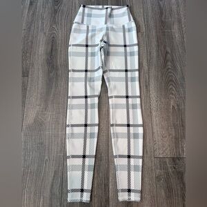 ALO leggings XS white with black/grey pattern